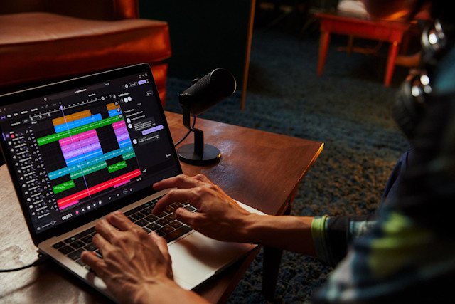 Artist making beats in Soundtrap