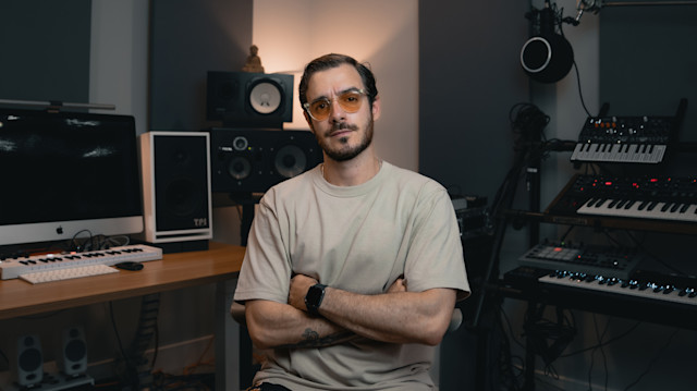 A picture of Noize London in his studio.