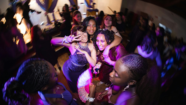 People dancing to jersey Club music