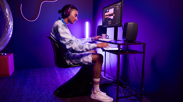 A beatmaker making a beat in Soundtrap