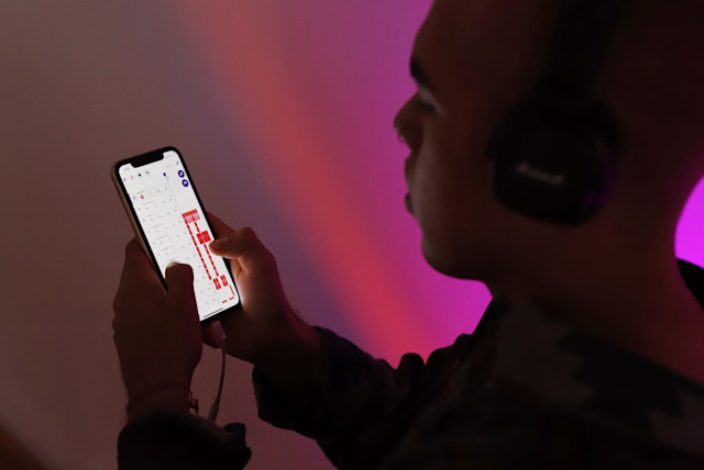 Man using Soundtrap on a mobile device