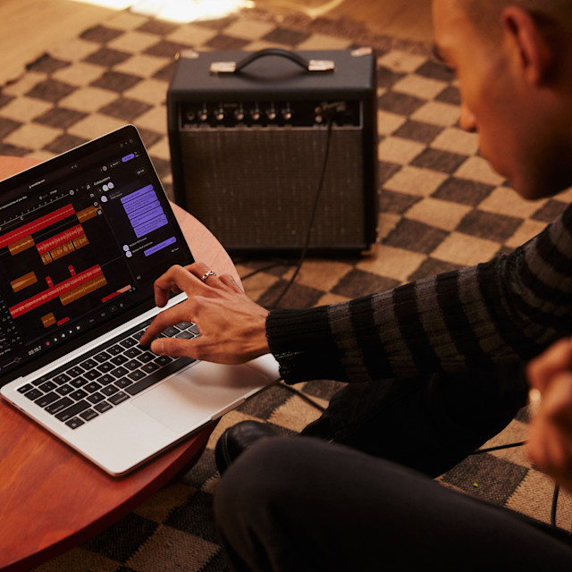 Man using royalty-free loops in Soundtrap